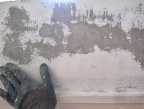 Как удалить старую побелку со стен и потолков