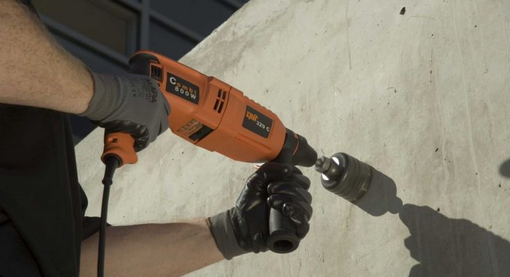 Как просверлить отверстие в стене